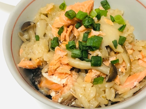 茅乃舎だしで!塩鮭ときのこの炊き込みご飯